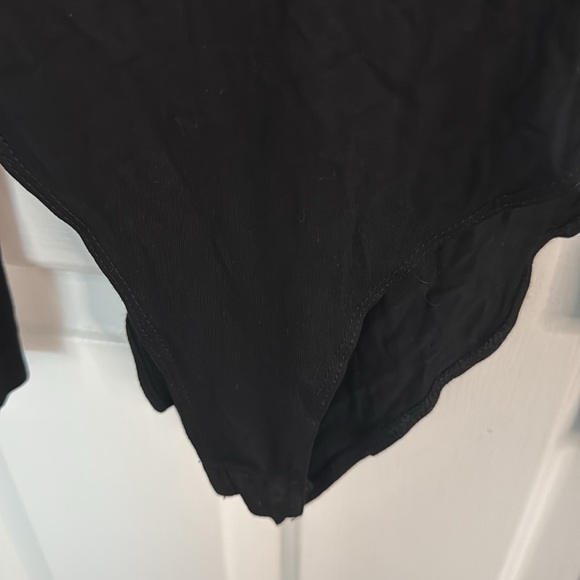 NEW Mangopop Black Long Sleeve Stretch Bodysuit with Bare Shoulders - Picture 4 of 10